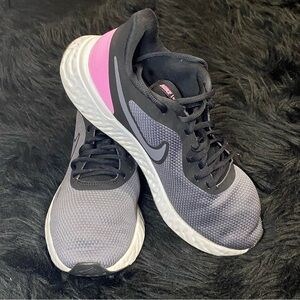 Nike Revolution 5 Running Shoes Women’s size 12 W Pink‎ Black and Gray